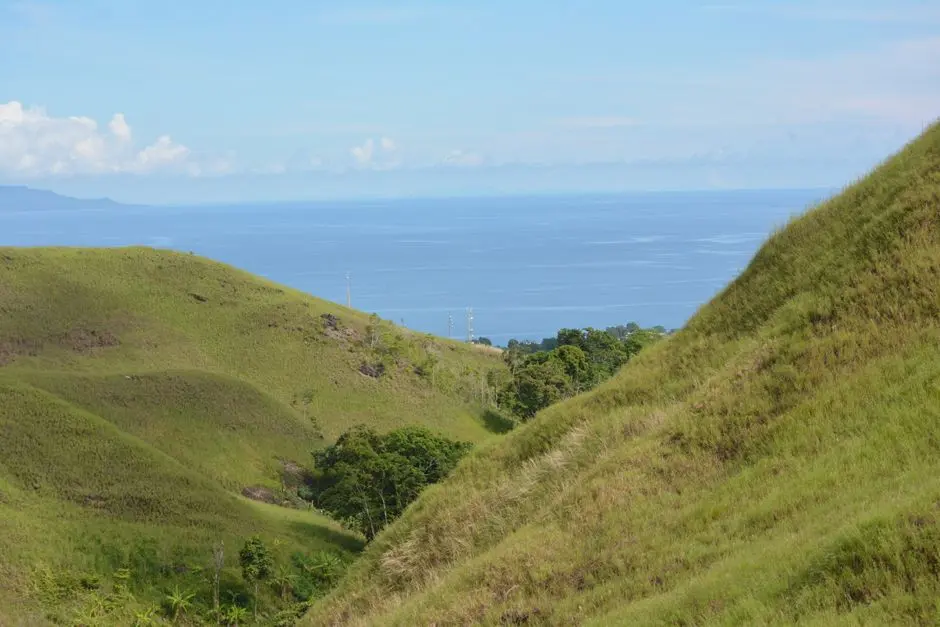 Pemandangan Pantai Banding dari ketinggian bukit